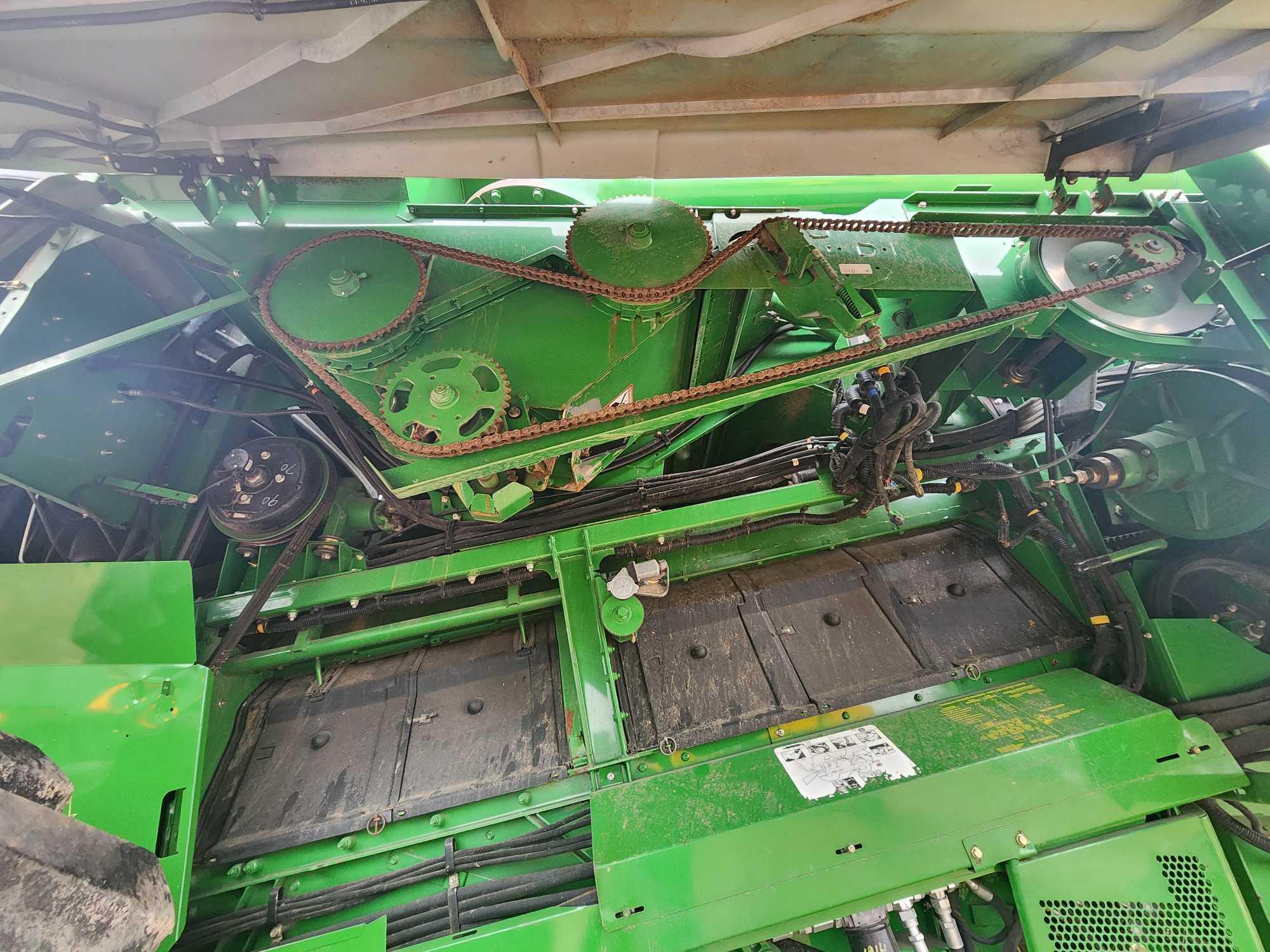 John Deere S670S STS Combine