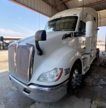 2015 Kenworth T680 Truck, VIN # 1XKYDP9X3FJ975941