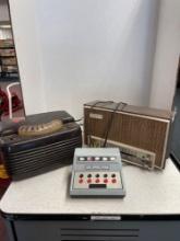 Two vintage radios and a draw poker set