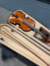 Newer violin w/ case bow needs repaired