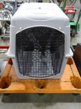 LARGE PETMATE CARRIER/KENNEL