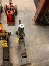 (2) 8,000 LB. Capacity Hydraulic Forklift Jacks (Location: 7020 SR 930, Fort Wayne, IN 46803)