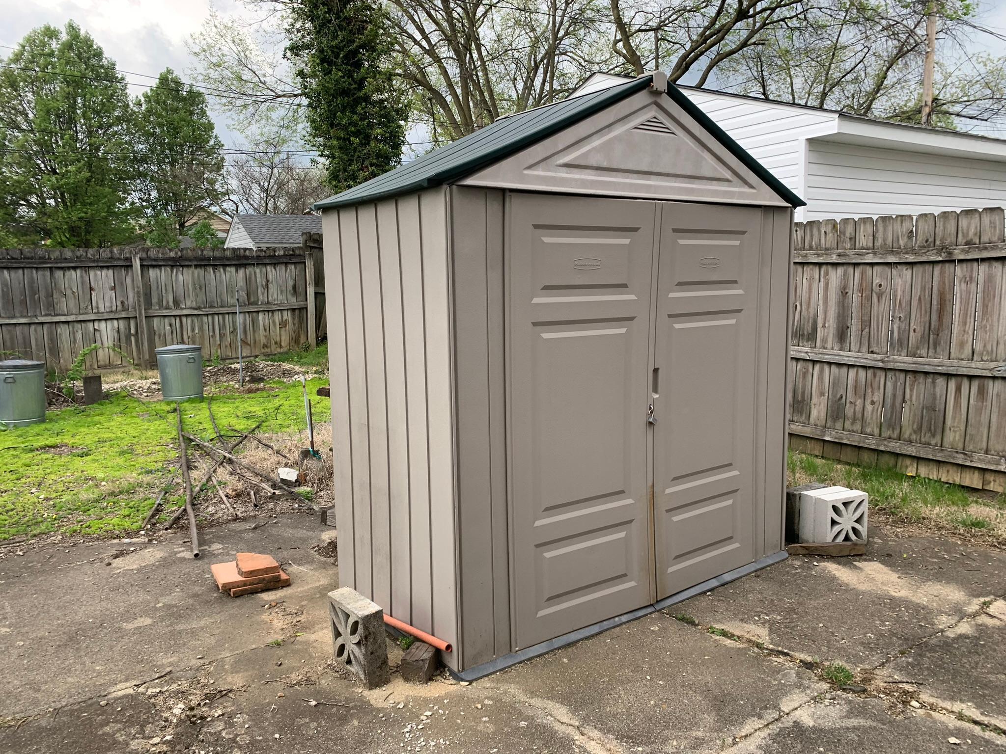 Rubbermaid Shed, Contents & Cinder Blocks