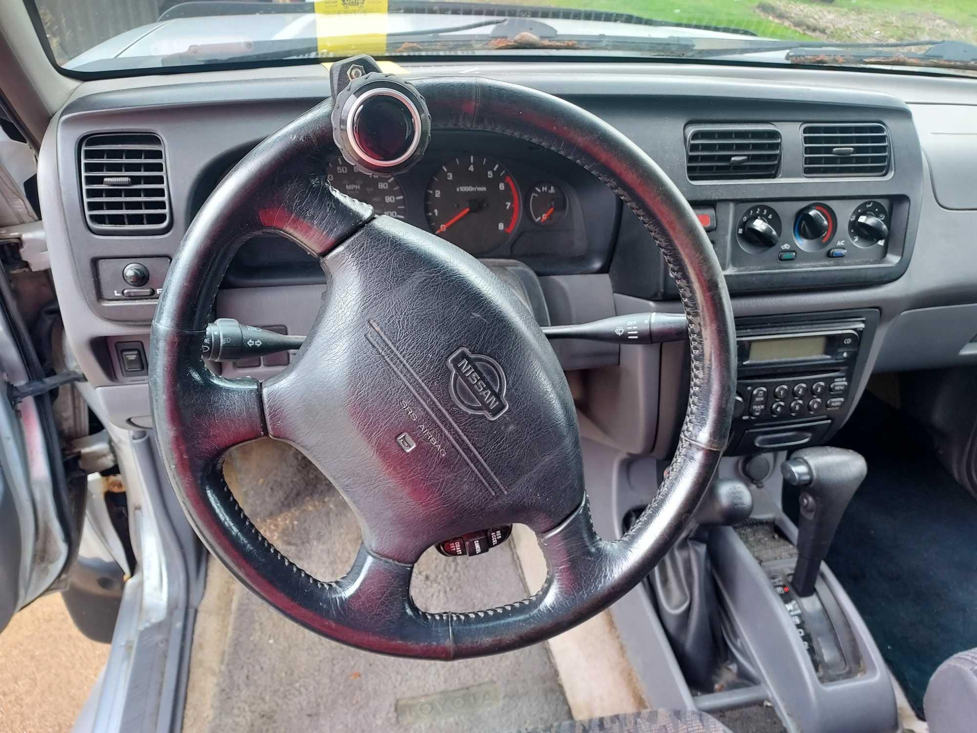 2000 Nissan Frontier XE Pickup Truck