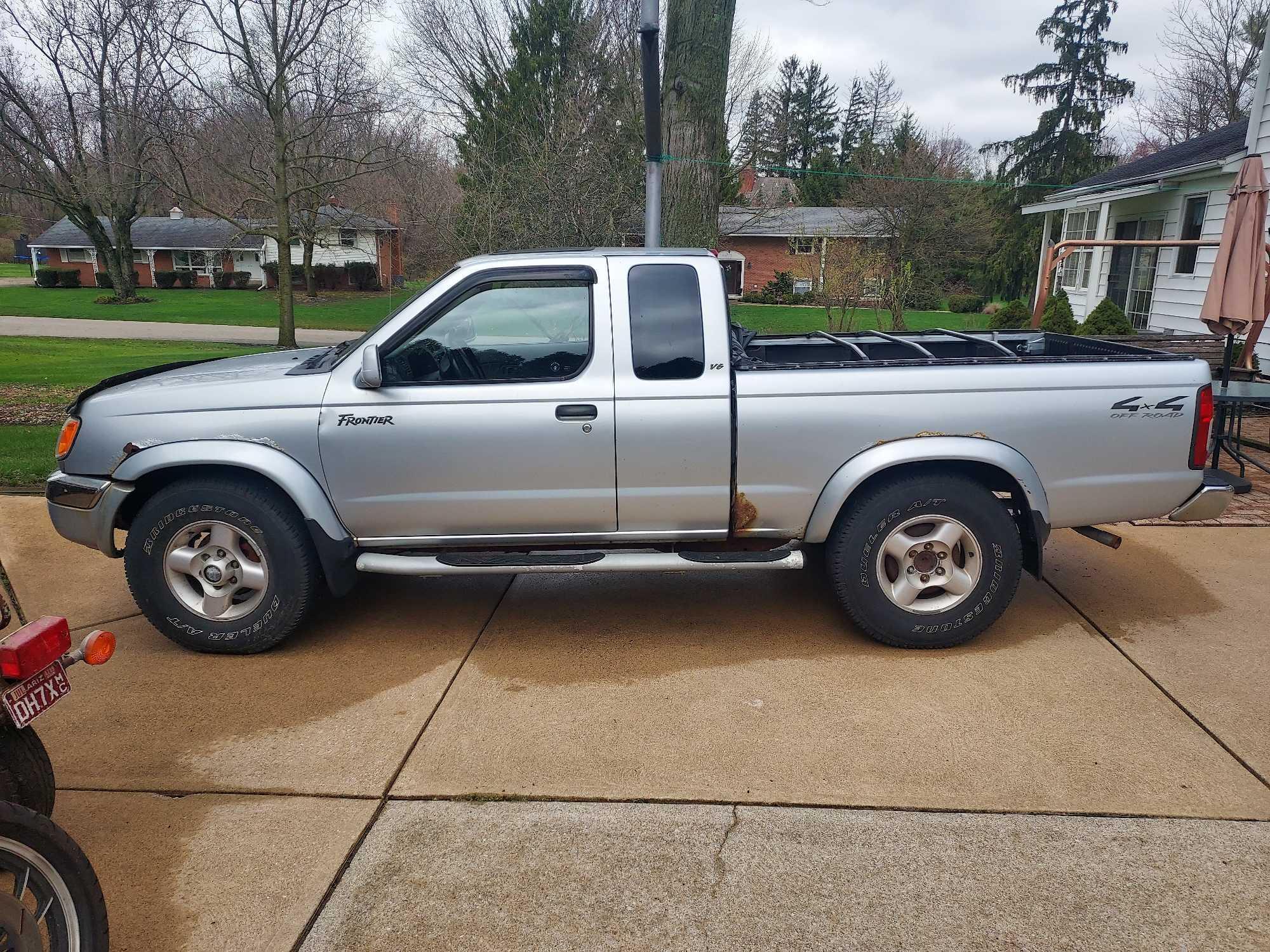 2000 Nissan Frontier XE Pickup Truck