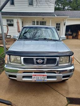 2000 Nissan Frontier XE Pickup Truck