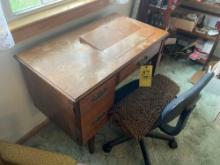 Singer Sewing Machine Table w/ Chair & Contents