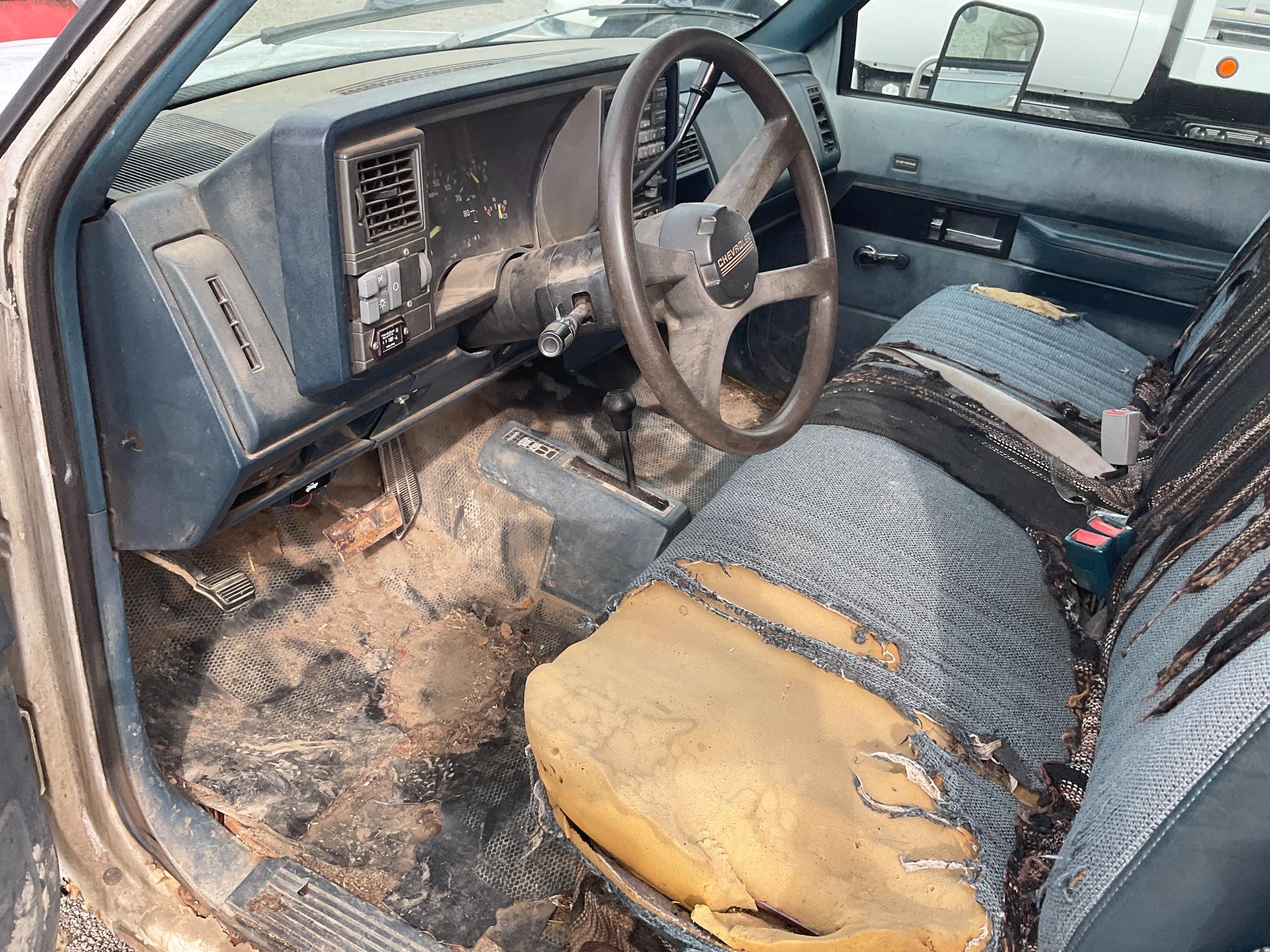1993 Chevrolet 3500 Dump w/ Plow