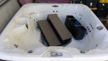 Aquaterra Jacuzzi, works but needs a cleaning