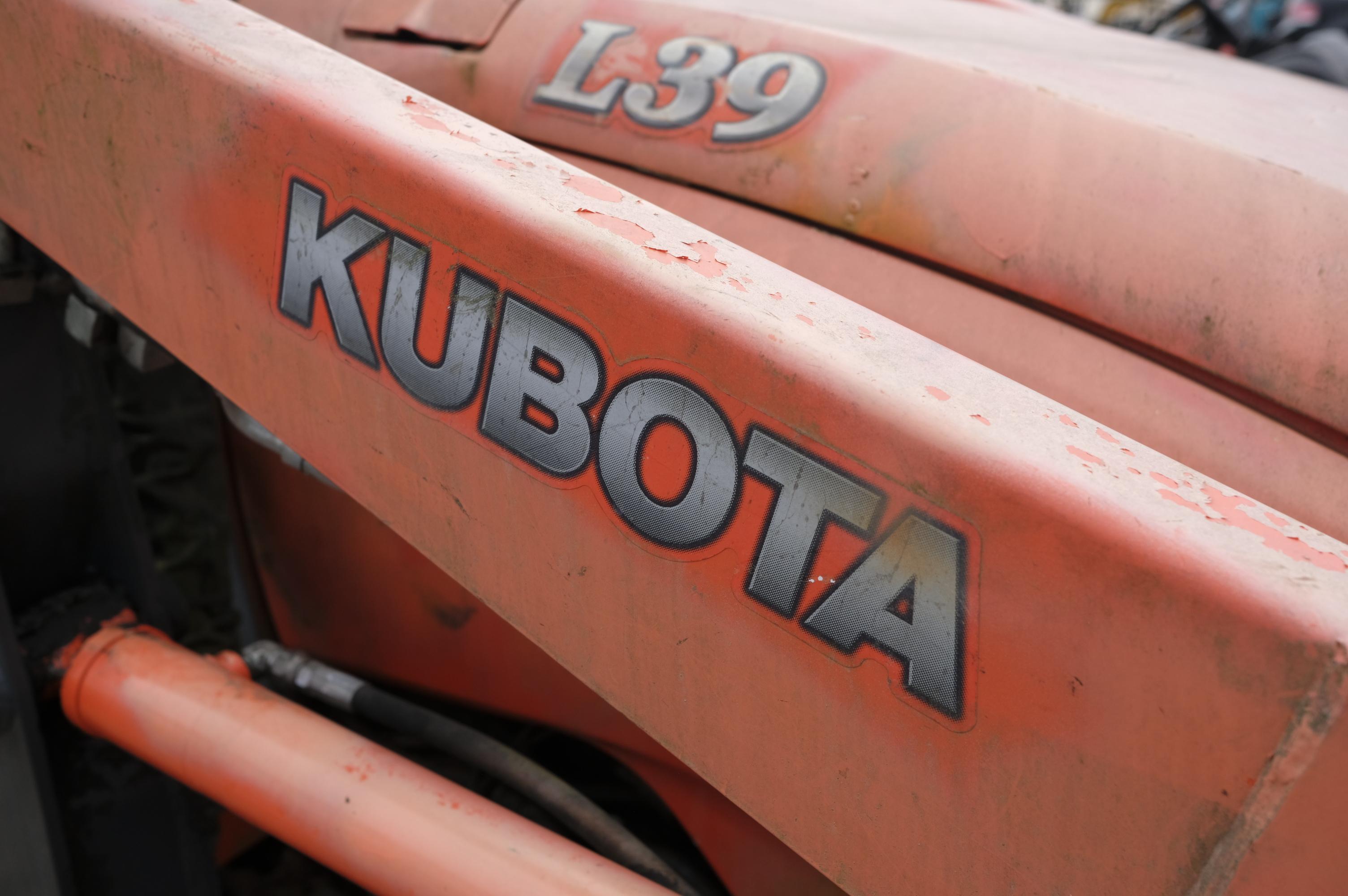 Kubota L39 backhoe