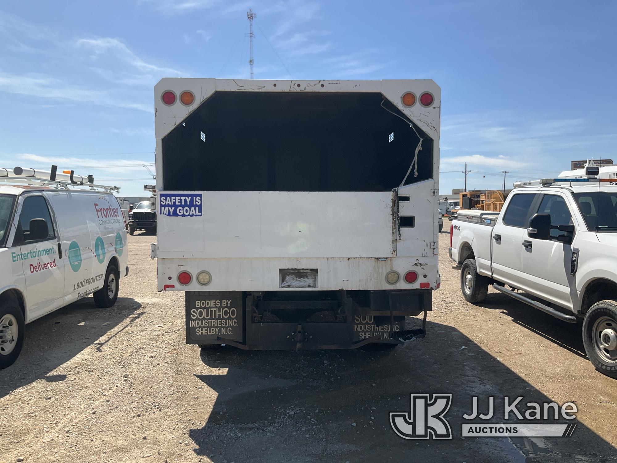 (Waxahachie, TX) 2013 Ford F750 Chipper Dump Truck Not Running, Condition Unknown, Body Damage) (Sel