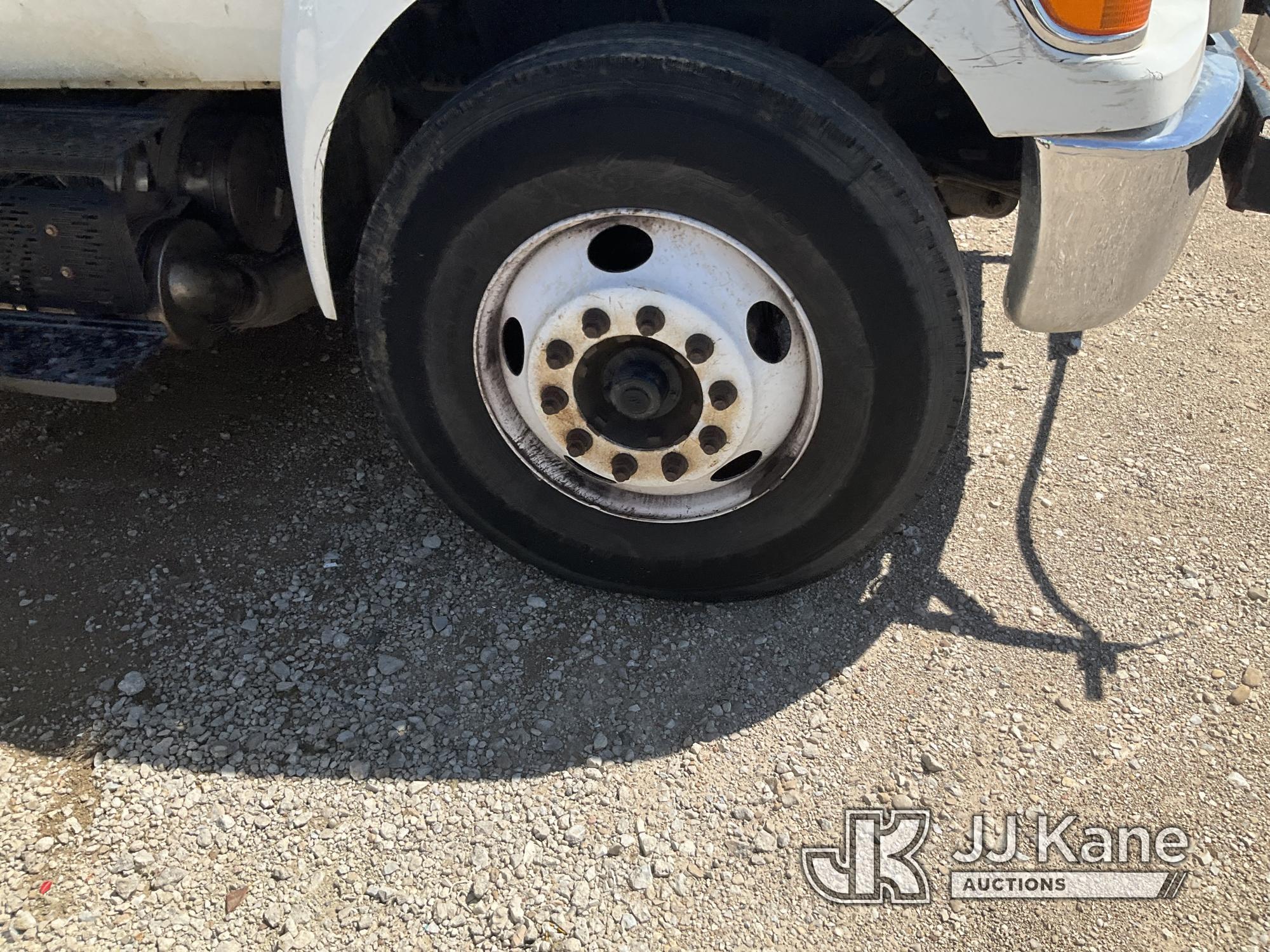 (Waxahachie, TX) 2013 Ford F750 Chipper Dump Truck Not Running, Condition Unknown, Body Damage) (Sel