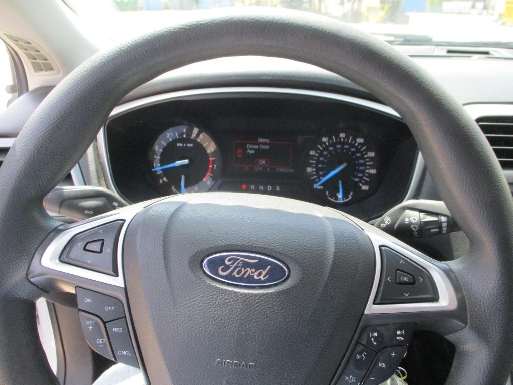 2015 Ford Fusion SE Sedan,